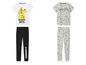 Deux ensembles de pyjamas, l'un avec Pikachu et l'autre avec Snoopy.