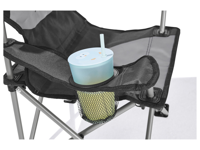 Une chaise avec un porte-gobelet et une poche en filet