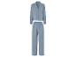 Un pyjama bleu avec une chemise à manches longues et un pantalon long.