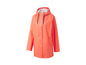 Un imperméable orange à capuche.