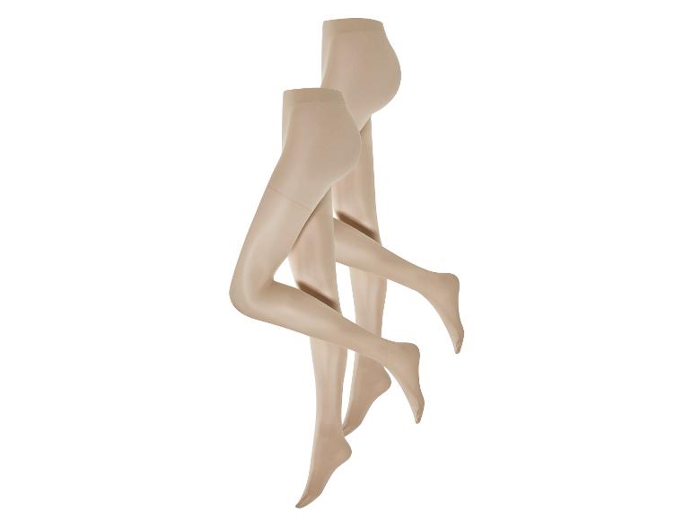 Deux paires de collants beiges sur un mannequin.