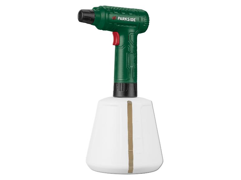 Pulvérisateur électrique vert avec réservoir de liquide blanc et bouton rouge.