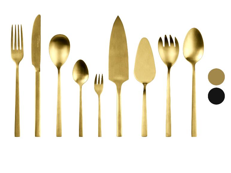Coutellerie dorée : fourchettes, couteaux, cuillères et couteaux à gâteau.