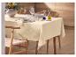 Nappe en lin LIVARNO® sur une table à manger dressée.