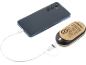 Smartphone en charge depuis une batterie externe portable, avec spécifications visibles.