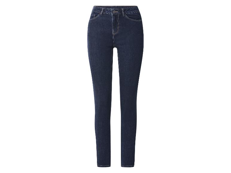 Jean skinny femme bleu foncé avec fermeture boutonnée et zippée.