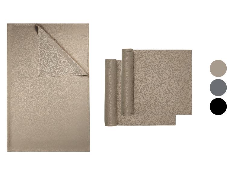 Ensemble nappe et sets de table avec motif damassé beige et échantillons de couleurs.