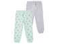 Deux pantalons, un à fleurs et un gris.