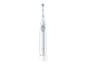 Une brosse à dents électrique Oral-B iO blanche sur son chargeur.