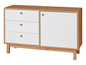 Un buffet en bois avec trois tiroirs et une porte.