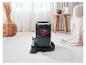 Nettoyeur de tapis SILVERCREST avec batterie PARKSIDE dans un salon lumineux