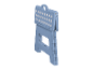 Un tabouret pliable en plastique bleu à pois blancs.