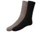 Une paire de chaussettes: noires et beiges.