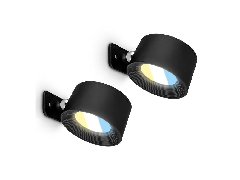 Deux spots muraux noirs avec lumière chaude et froide