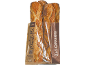 Quatre baguettes françaises croustillantes, emballées avec l'inscription «3+1 OFFERTE».