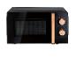 Four micro-ondes noir avec accents en bois : design rétro.