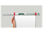 Un niveau à bulle et une règle PARKSIDE utilisés pour tracer sur du papier blanc.