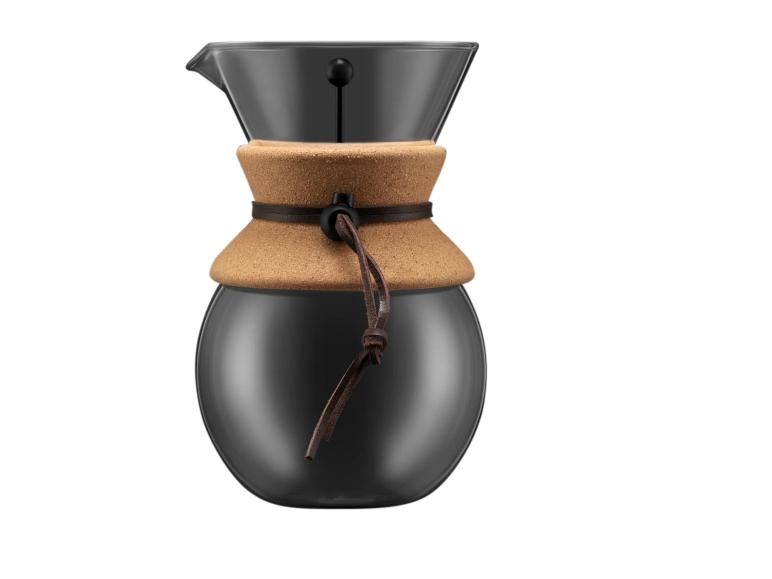 Cafetière en verre avec bande de liège et lanière en cuir.