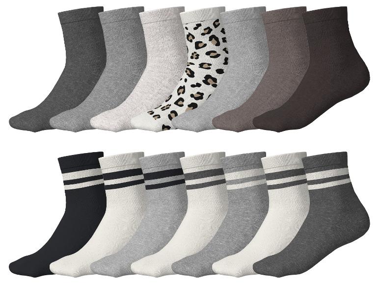 Lot de 10 paires de chaussettes femme : 5 unies gris et marron, 5 rayées ou imprimé léopard.