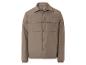 Une veste beige avec des boutons et des poches.