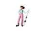 Une jeune fille en pantalon de ski rose et haut vert menthe tient un ski blanc.