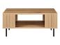 Table basse en bois avec détails nervurés et pieds noirs