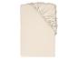Drap-housse beige sur fond blanc