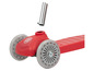 Une trottinette Playtive rouge avec des roues grises.