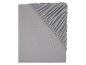 Drap-housse et drap plat gris : literie simple et élégante.