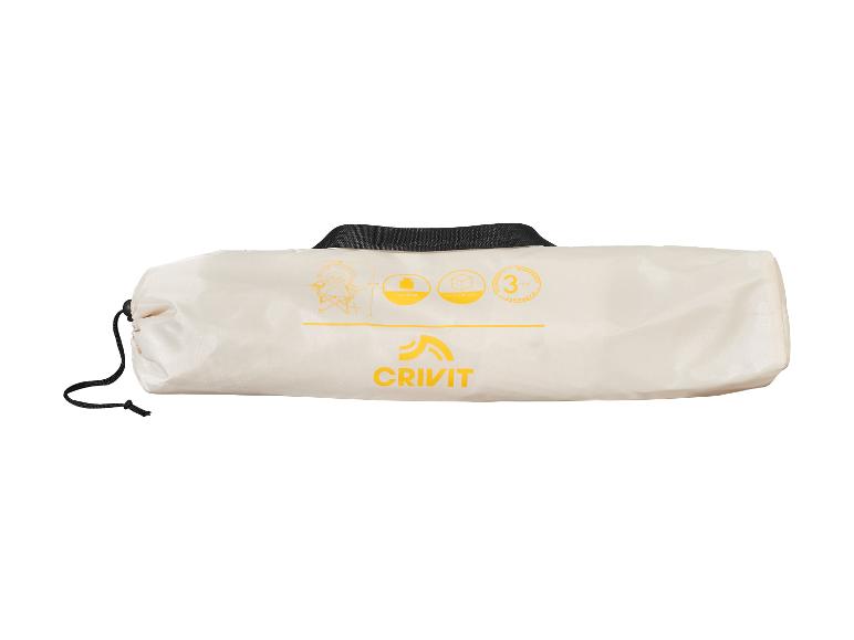 Sac de camping Crivit contenant une chaise pliante.