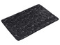Un tapis de bain gris foncé avec une texture de pierres rondes.