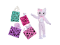 Poupée chat en peluche en costume lilas avec accessoires surprises dans des sachets.