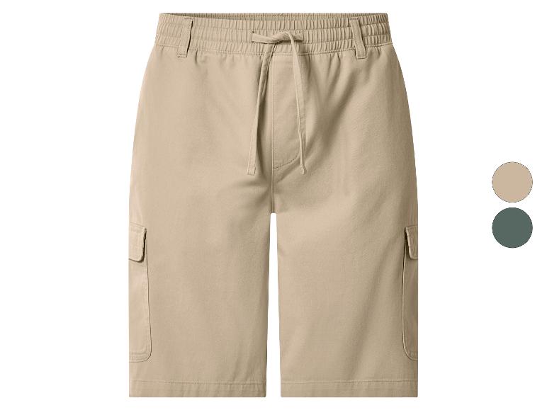 Shorts cargo beiges avec taille élastique et cordon de serrage, avec options de couleurs supplémentaires.