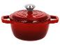 Cocotte en fonte rouge avec couvercle et bouton argenté