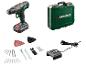 Perceuse sans fil avec batterie, chargeur, mallette et accessoires de bricolage.