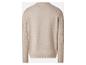 Pull en tricot beige avec motif torsadé sur les manches.