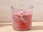 Récipient de mixeur transparent rempli de purée de fruits rose et congelée, avec des marques MAX et de volume.