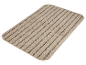 Tapis beige à rayures grises.