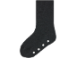 Chaussettes antidérapantes noires avec des points blancs sur la semelle.