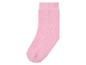 Une chaussette rose pour bébé.