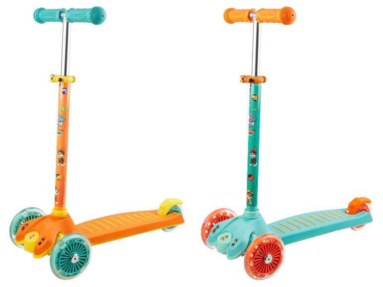 Deux trottinettes pour enfants, orange et turquoise, décorées de Paw Patrol.