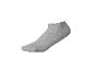 Chaussette de sport courte grise sur fond blanc.