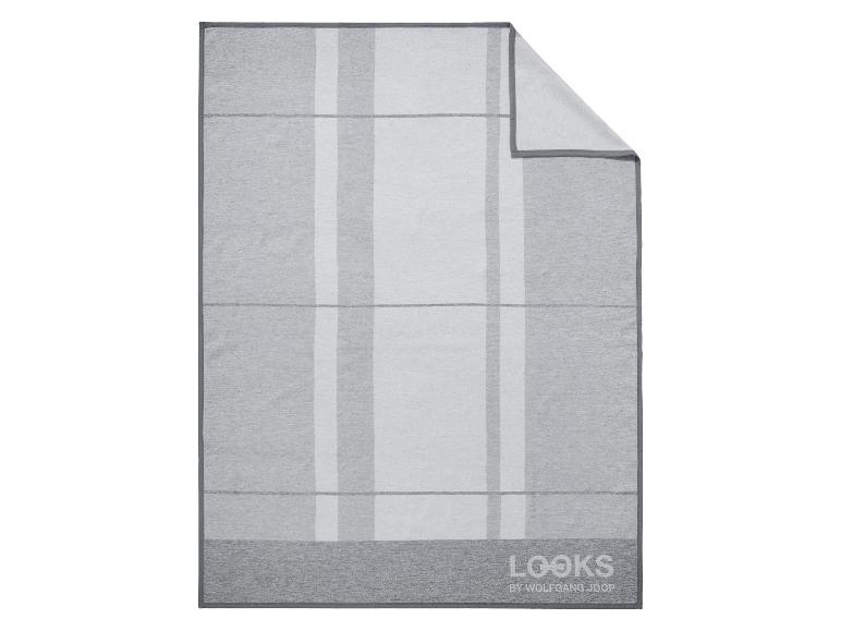 Plaid gris à carreaux avec le texte 'LOOKS BY WOLFGANG JOOP'