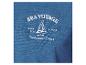 Un t-shirt bleu avec un logo blanc Sea Voyage avec un voilier.
