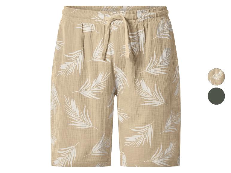 Short en lin beige avec motif de feuilles blanches et cordon de serrage réglable.