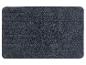 Tapis de salle de bain gris.