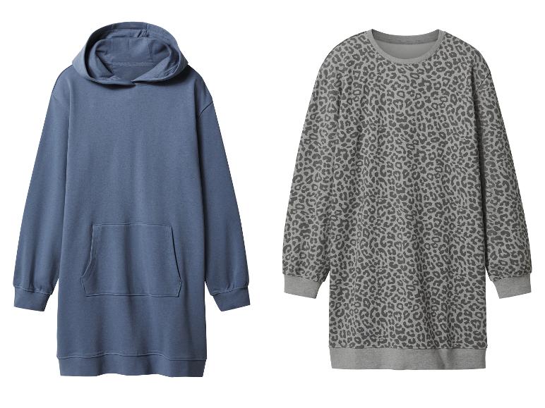 Deux robes sweat à capuche : une bleu-gris, l'autre grise à imprimé léopard.