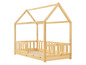 Un lit d'enfant en bois en forme de maison.