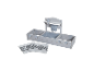 Un ensemble de cuisine en bois gris pour enfants avec évier, accessoires et deux plaques de cuisson.