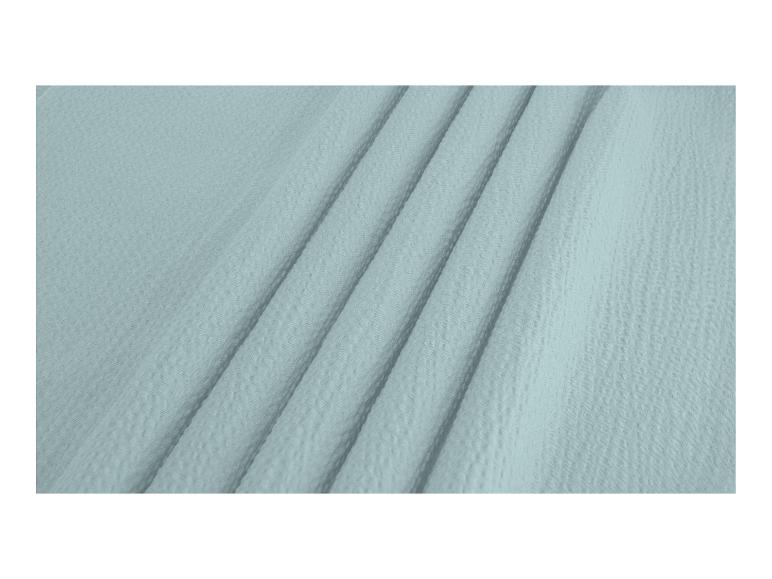 Tissu en coton bleu clair avec des plis doux